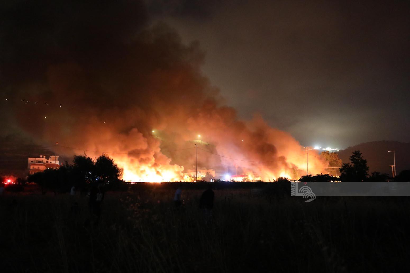 Des colons israéliens mettent le feu aux terres agricoles à l'est de Ramallah