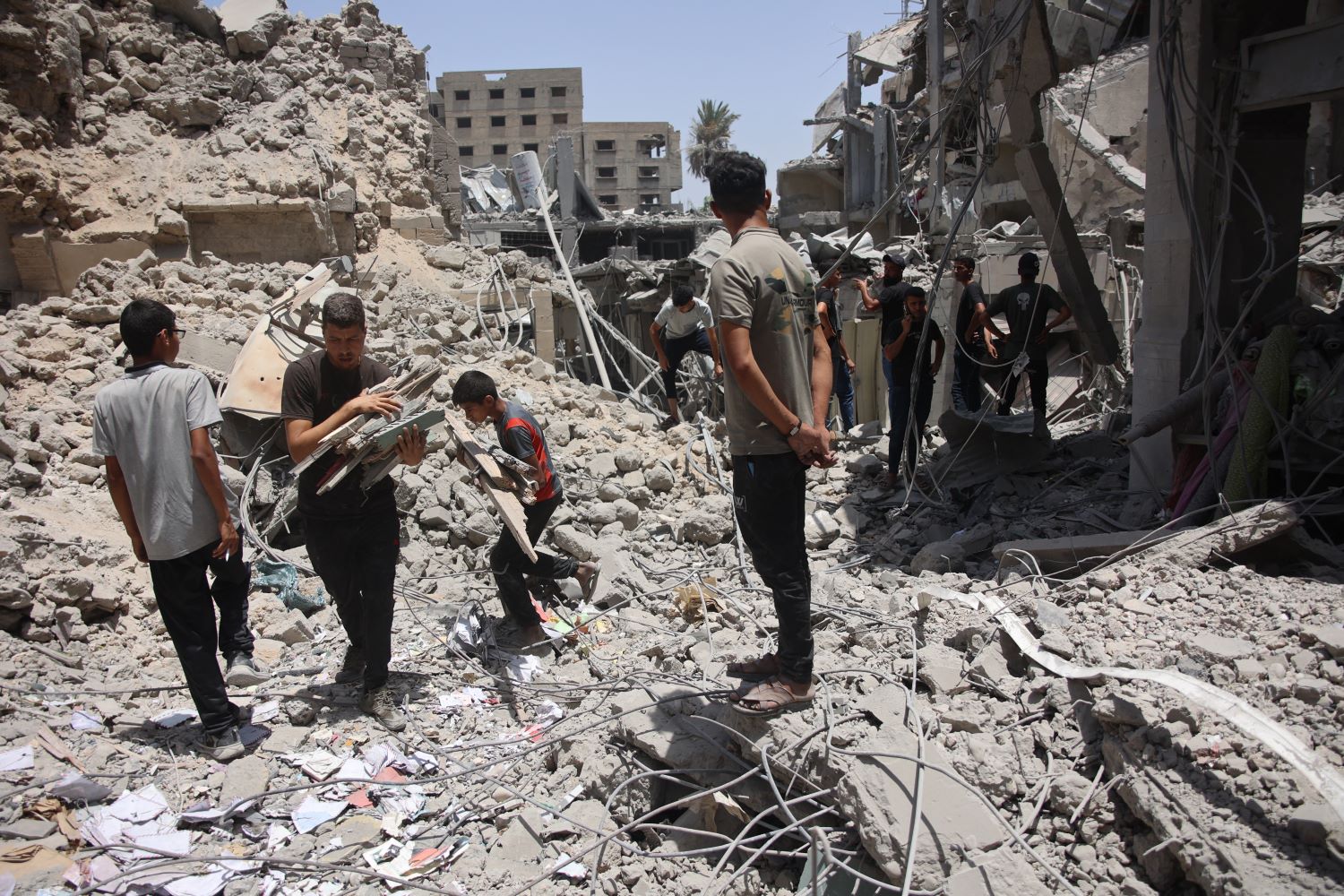 Deux martyrs et blessés dans le bombardement d'occupation de Jabalia, alors que le siège se poursuit pour le neuvième jour