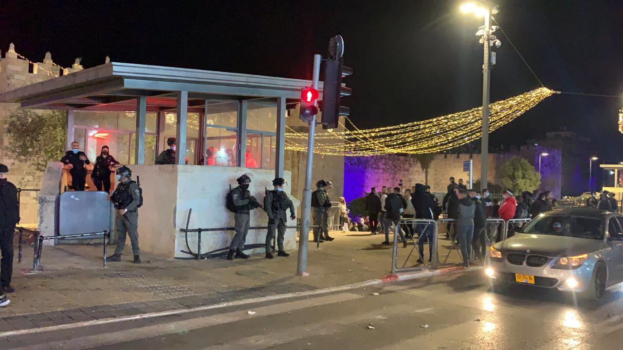 L'occupation perturbe les haut-parleurs  et agresse les fidèles dans la mosquée Al-Aqsa