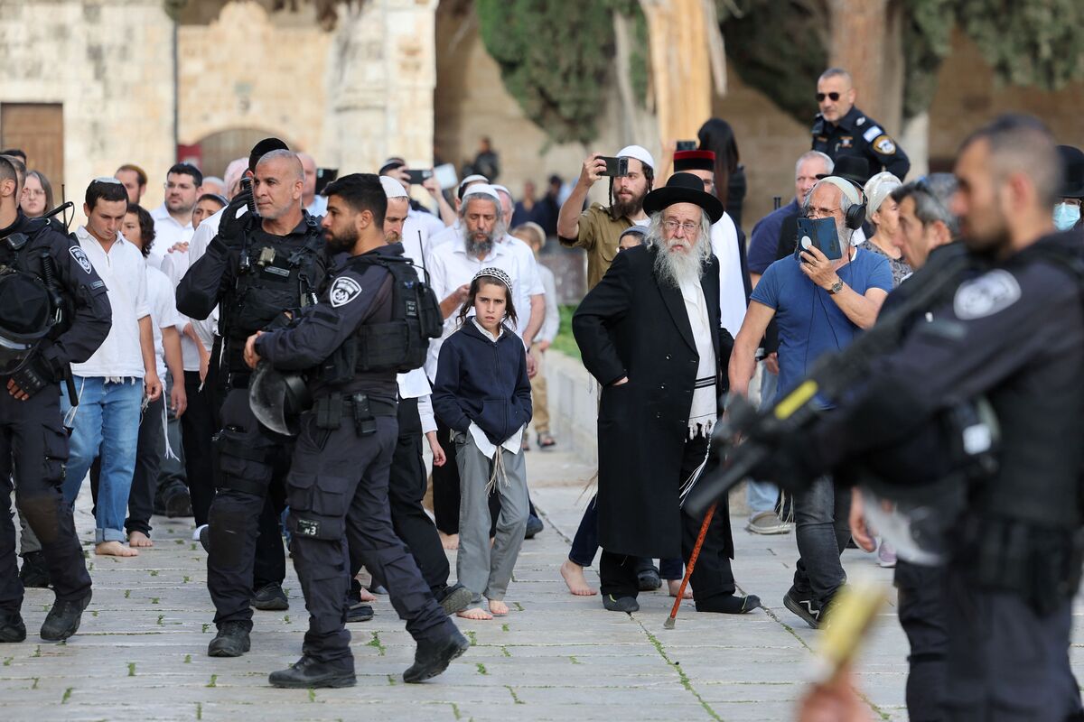 Des dizaines de colons israéliens prennent d'assaut la mosquée Al-Aqsa