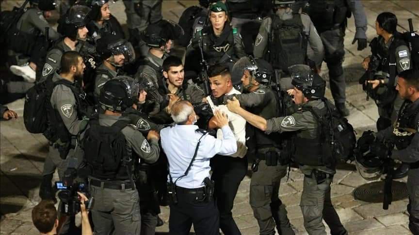Un Palestinien blessé grièvement apres être agressé par les forces d’occupation à Jérusalem