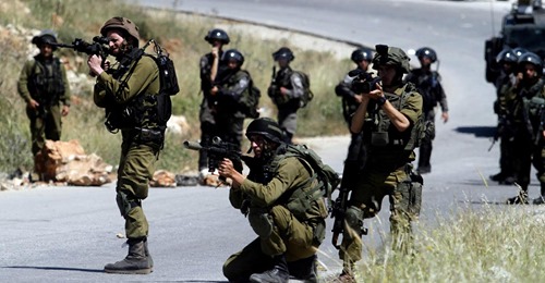 L'occupation ouvre le feu sur de jeunes Palestiniens au nord-est de Jérusalem et au sud de Naplouse