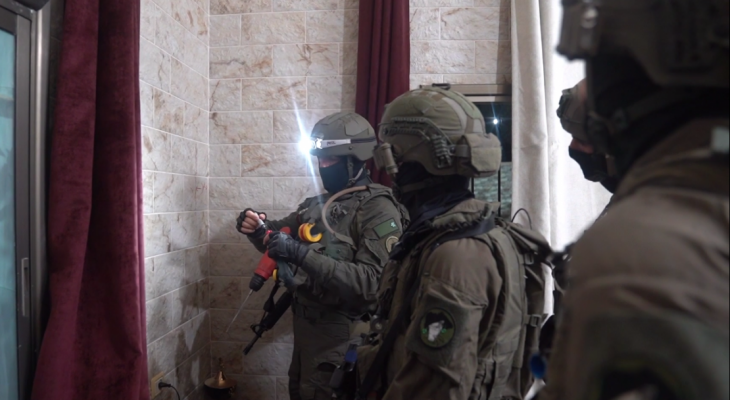 L'occupation prend des mesures de trois maisons pour  les démolir et de transforme une en poste militaire en Cisjordanie 