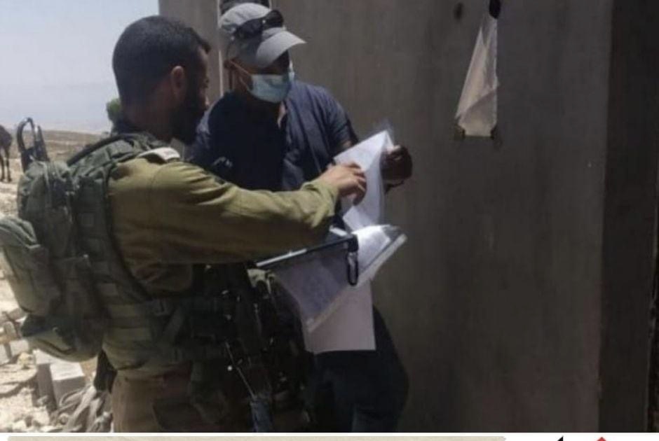 Les forces d’occupation israéliennes notifient de suspendre le travail dans une maison à Jéricho