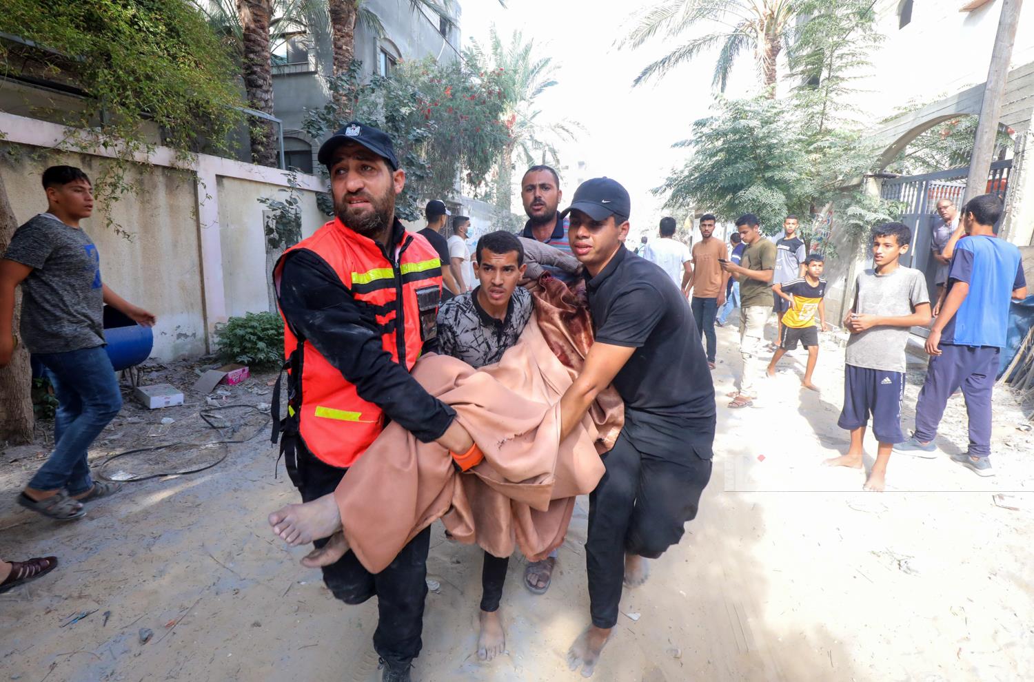 Deux morts et blessés dans les bombardements israéliens sur les villes de Gaza et Khan Yunis