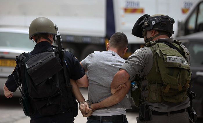 L’armée israélienne arête 8 Palestiniens en Cisjordanie occupée