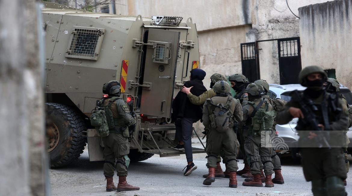 Les forces d’occupation israéliennes arrêtent 37 Palestiniens en Cisjordanie occupée
