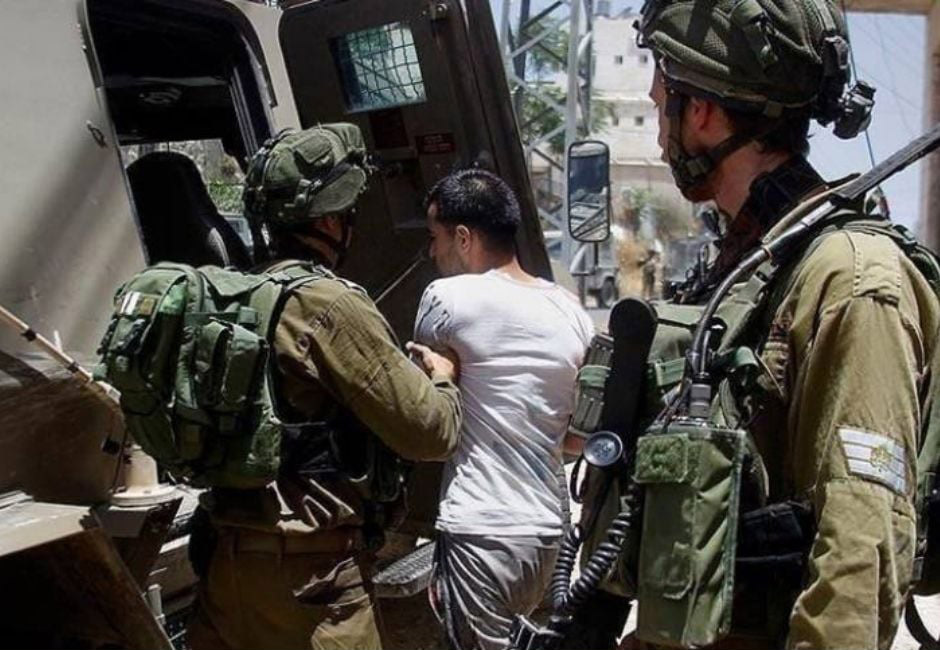 Les forces d’occupation israéliennes arrêtent trois Palestiniens à Jérusalem occupée