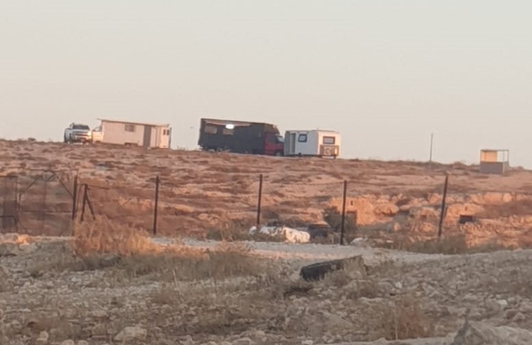 Des colons israéliens installent des caravanes au sud d'Hébron