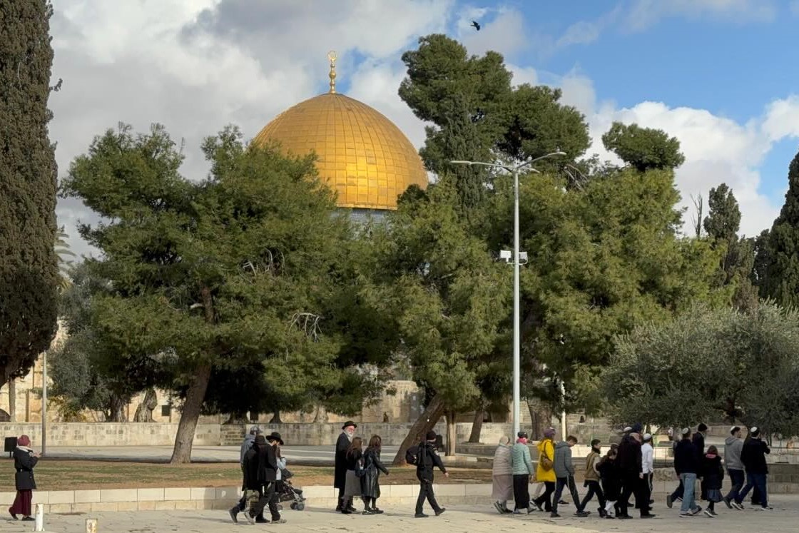 Des colons envahissent la mosquée saints Al-Aqsa