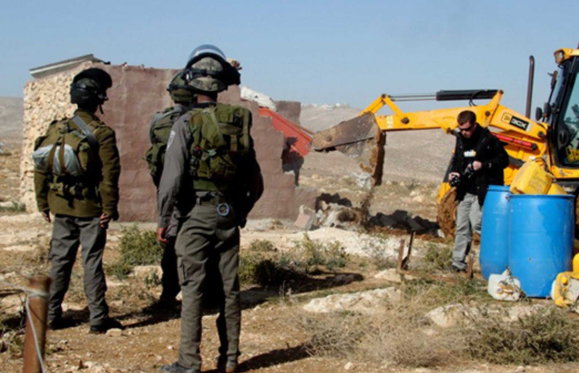Les forces d’occupation israéliennes démolissent trois serres agricoles près de Qalqilya
