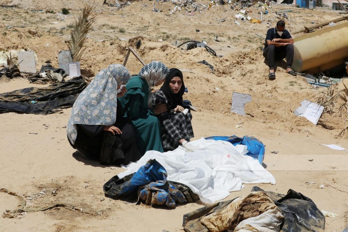 Martyrs, dont une mère et son enfant, après les bombardements de maisons dans la bande de Gaza