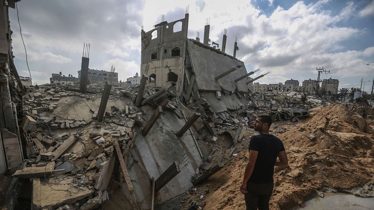 L'occupation pilonne des entrepôts de bois et un parc à Gaza 