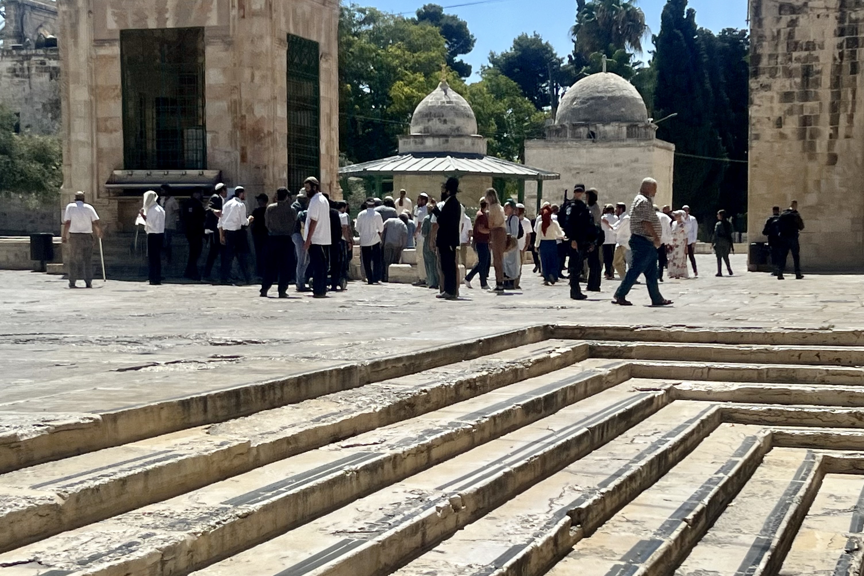 Des colons prennent d'assaut la mosquée Al-Aqsa