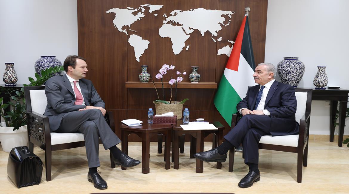 Shtayyeh reçoit le ministre néerlandais du Commerce extérieur et de la Coopération