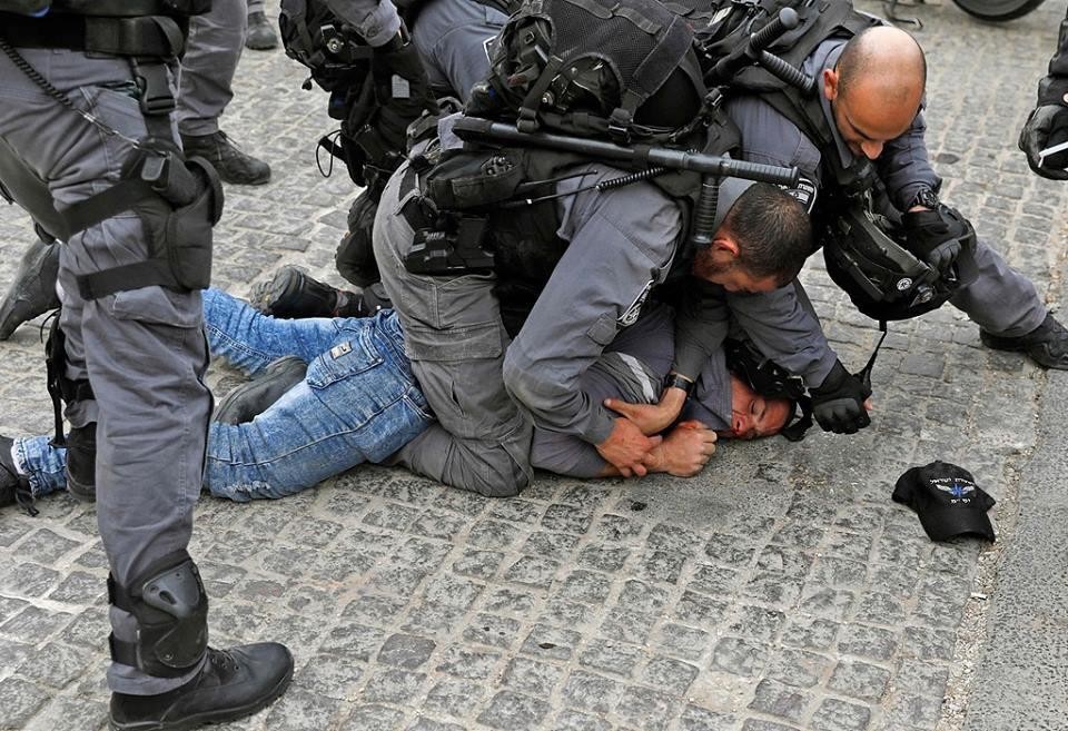 L'occupation arrête un garçon de Jéricho à un poste de contrôle militaire à l'est de Ramallah