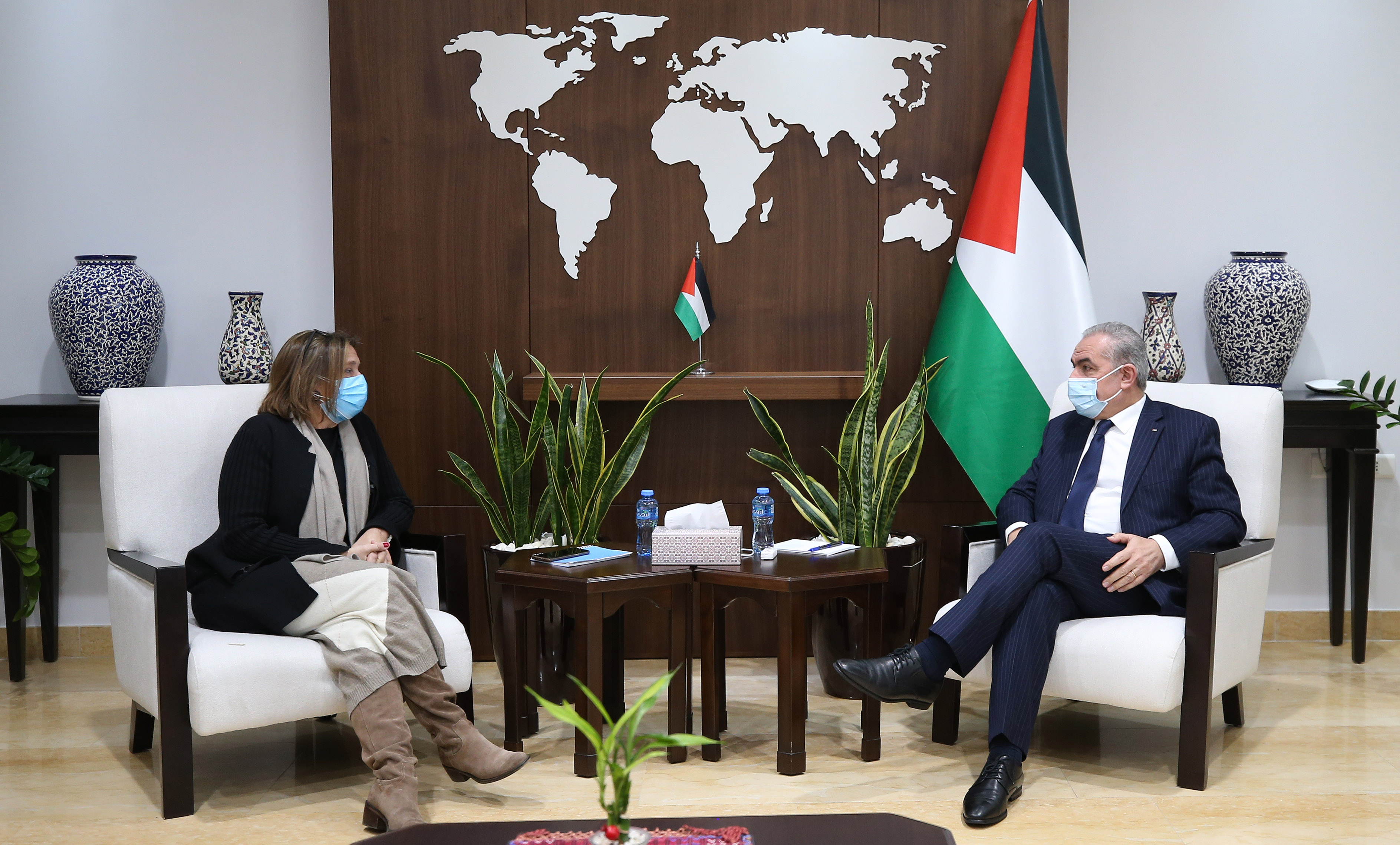Shtayyeh aborde la situation économique palestinienne avec la ministre britannique du commerce 