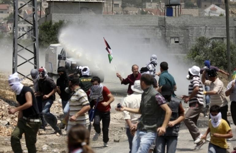 Violations de l'occupation : blessés, arrestations et empêchement de fidèles d'atteindre Al-Aqsa