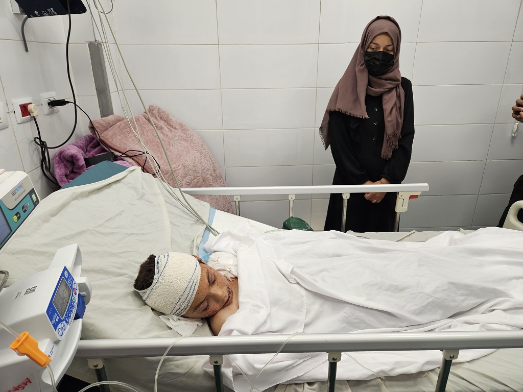 L’enfant blessé, Adam, est en soins au complexe médical Nasser, à Khan Younis. 