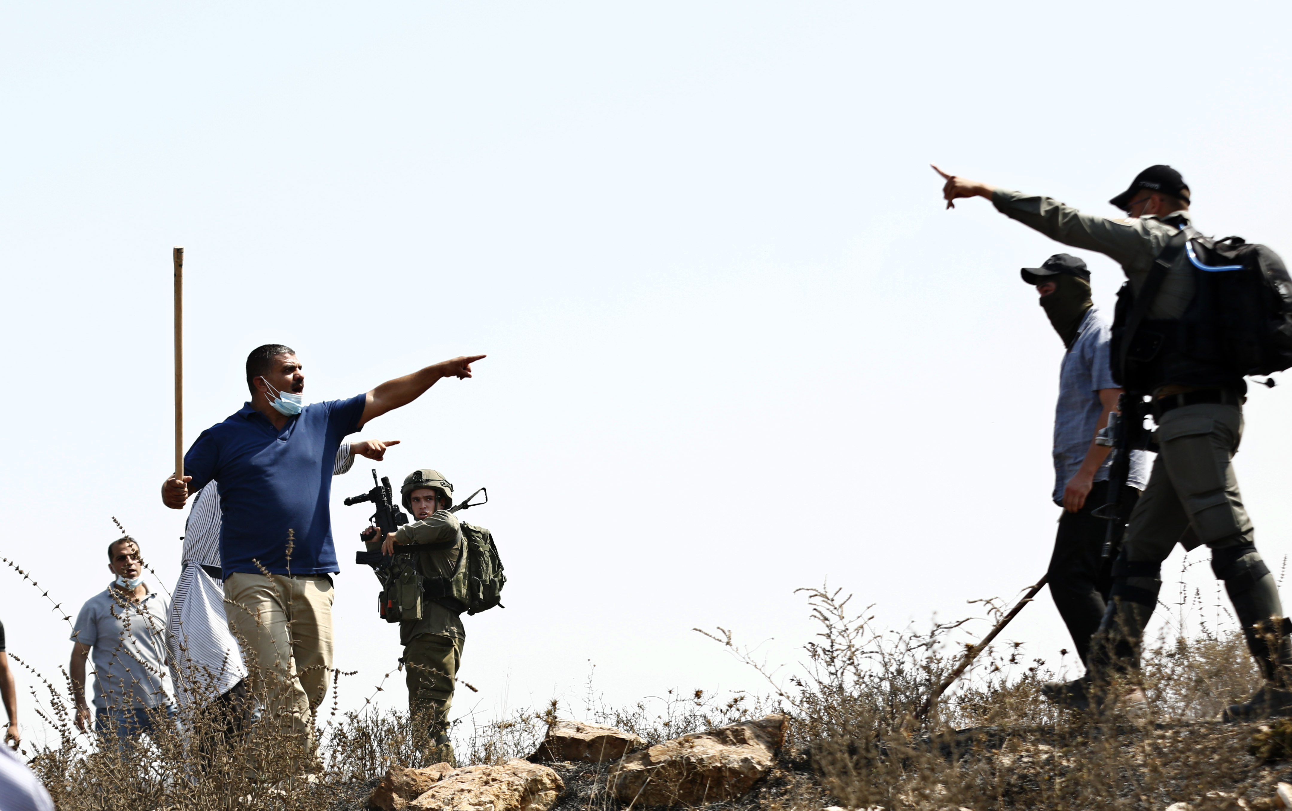 Les citoyens Palestiniens ferment une route en Cisjordanie vers le mouvement des colons 