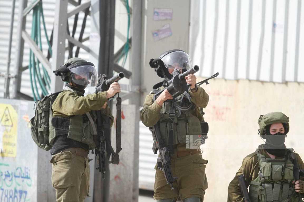 Plusieurs Palestiniens asphyxiés à cause des gaz lacrymogènes lors de confrontations au sud de Naplouse
