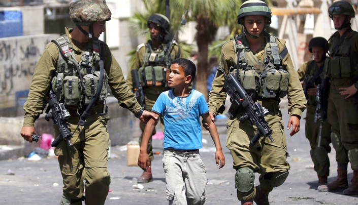 32 enfants et trois femmes parmi plus de 300 citoyens appréhendés le mois dernier par les forces d’occupation
