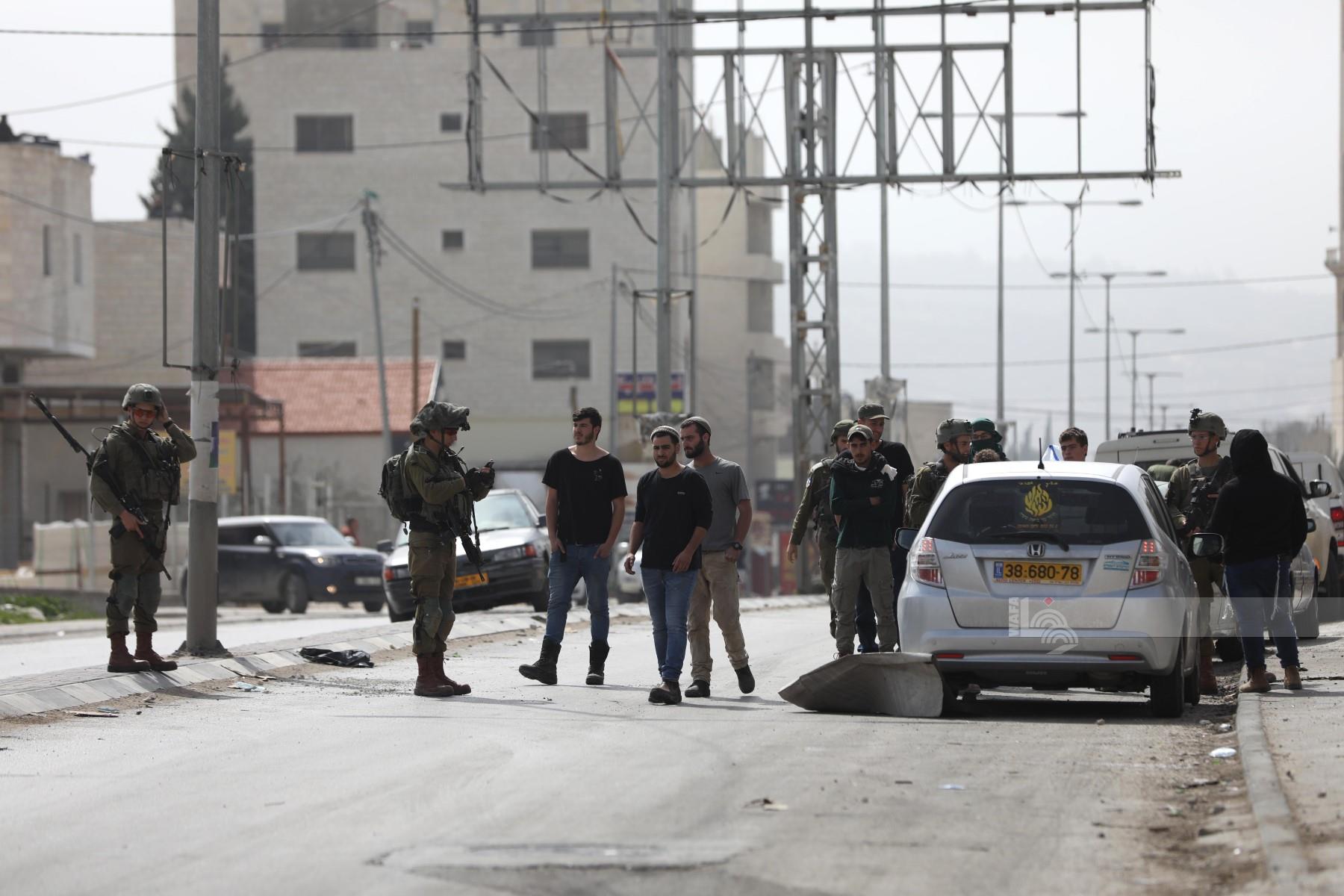 L’assaut militaire israélien sur un camp de réfugiés conduit à la blessure d’un jeune Palestinien