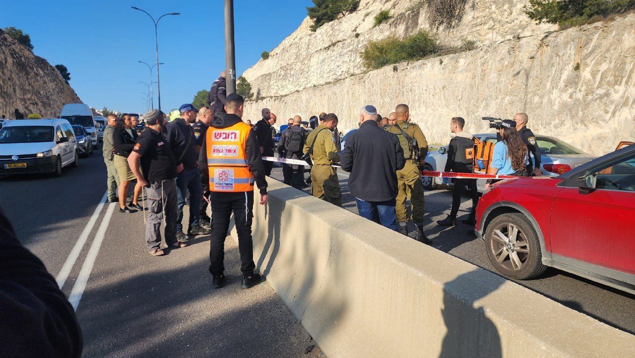 Deux frères tués et un autre blessé par les balles de l'occupation près de la ville d'Al-Eizariya