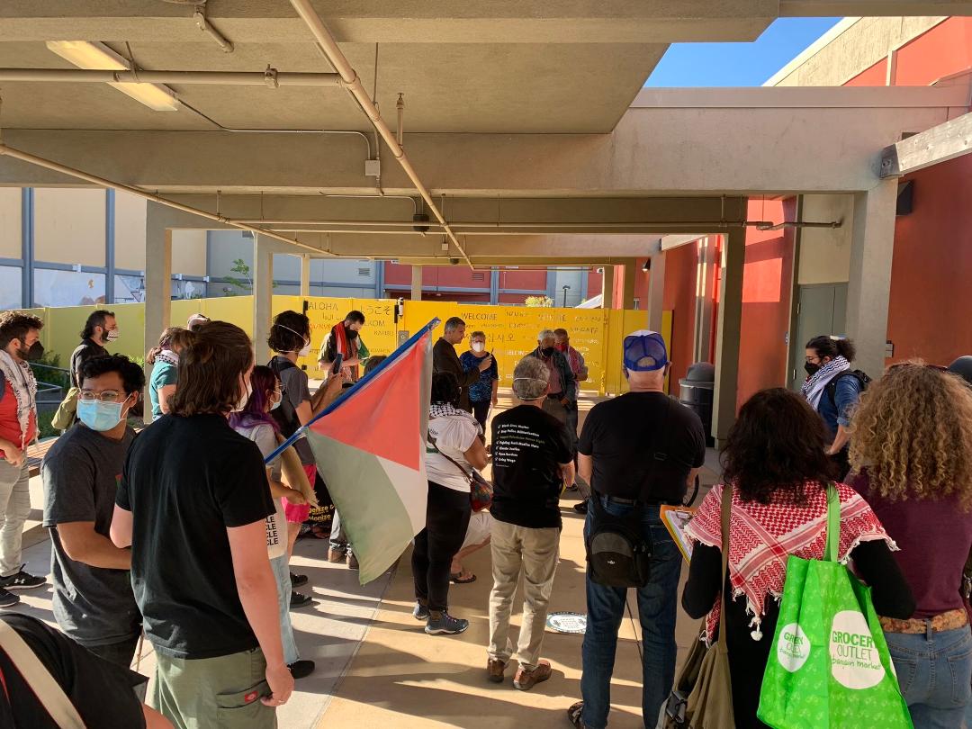 Le voyage du maire de Berkeley en Israël suscite des protestations en Californie