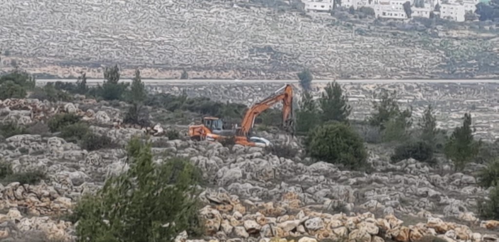 Des colons israéliens rasent des terres agricoles à Bethléem au profit de l'expansion d'un avant-poste colonial illégal