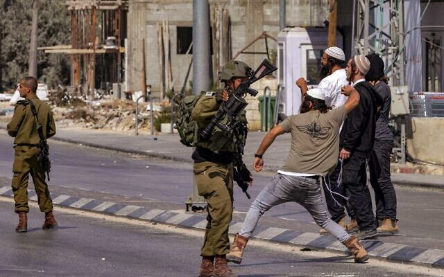 Des colons israéliens attaquent des véhicules palestiniens au nord de la Cisjordanie