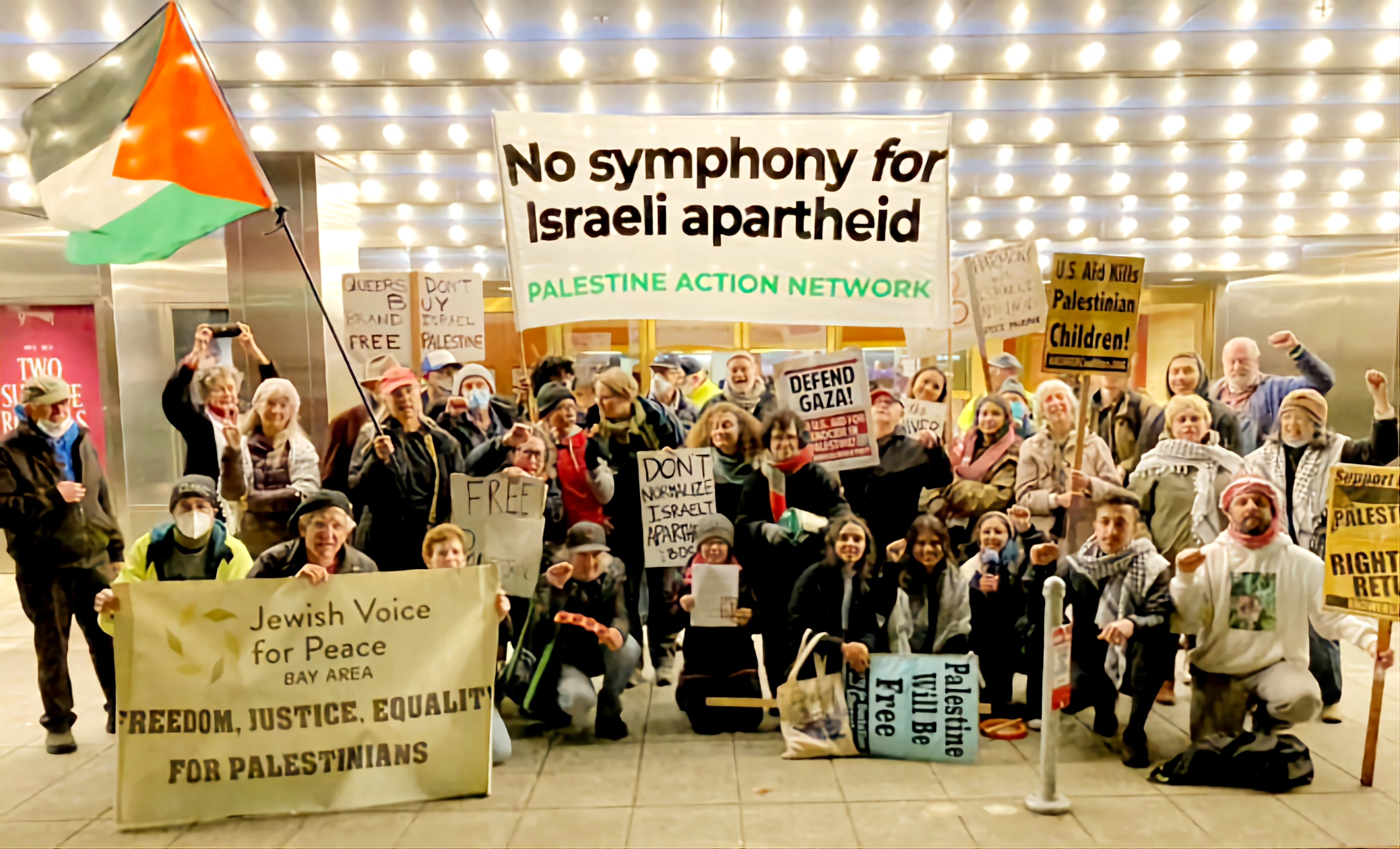 Des militants manifestent contre un concert de l'Orchestre symphonique israélien à San Francisco
