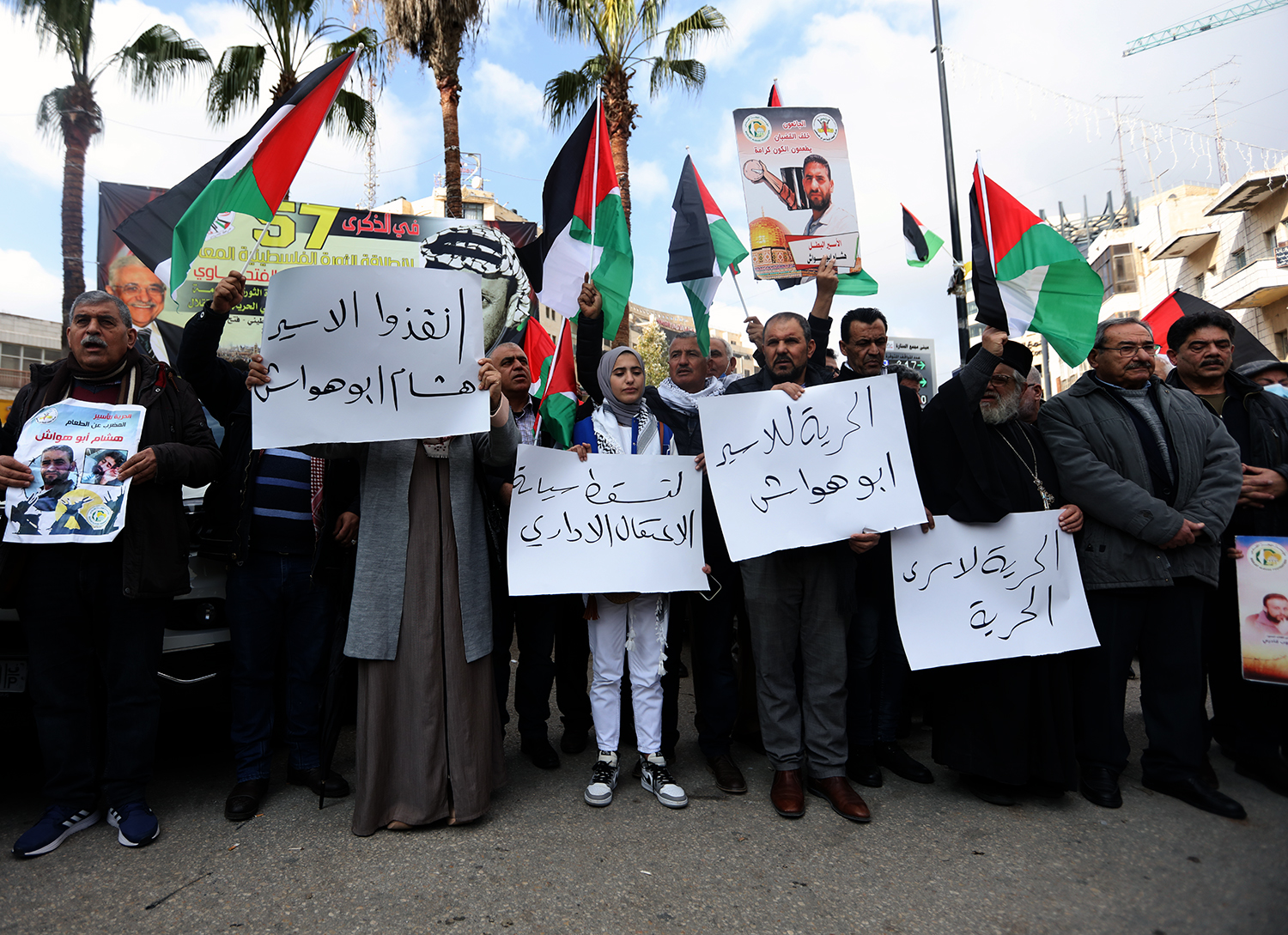 Un sit-in de solidarité avec le prisonnier gréviste Hisham Abu Hawwash à Ramallah