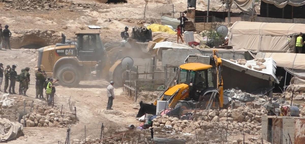 Les bulldozers israéliens détruisent plusieurs structures palestiniennes et déracinent des arbres à Masafer Yatta