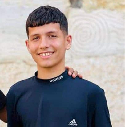 Un enfant tombé en martyr et son père a été blessé par les balles de l'occupation dans le camp de Tulkarem