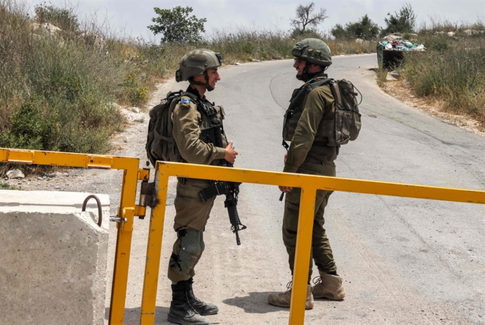 L'armée israélienne renforce ses mesures militaires à Hébron et ferme une route à Qalqilya