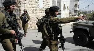 Les forces israéliennes  prennent d'assaut une cérémonie de deuil dans la vieille ville de Jérusalem 