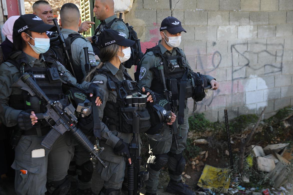Les forces d’occupation israéliennes prennent d’assaut les maisons de Palestiniens à Sheikh Jarrah 