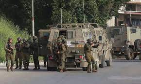 Les troupes israéliennes prennent d'assaut l'ouest d'Hébron, et mesurent une maison en vue de sa démolition