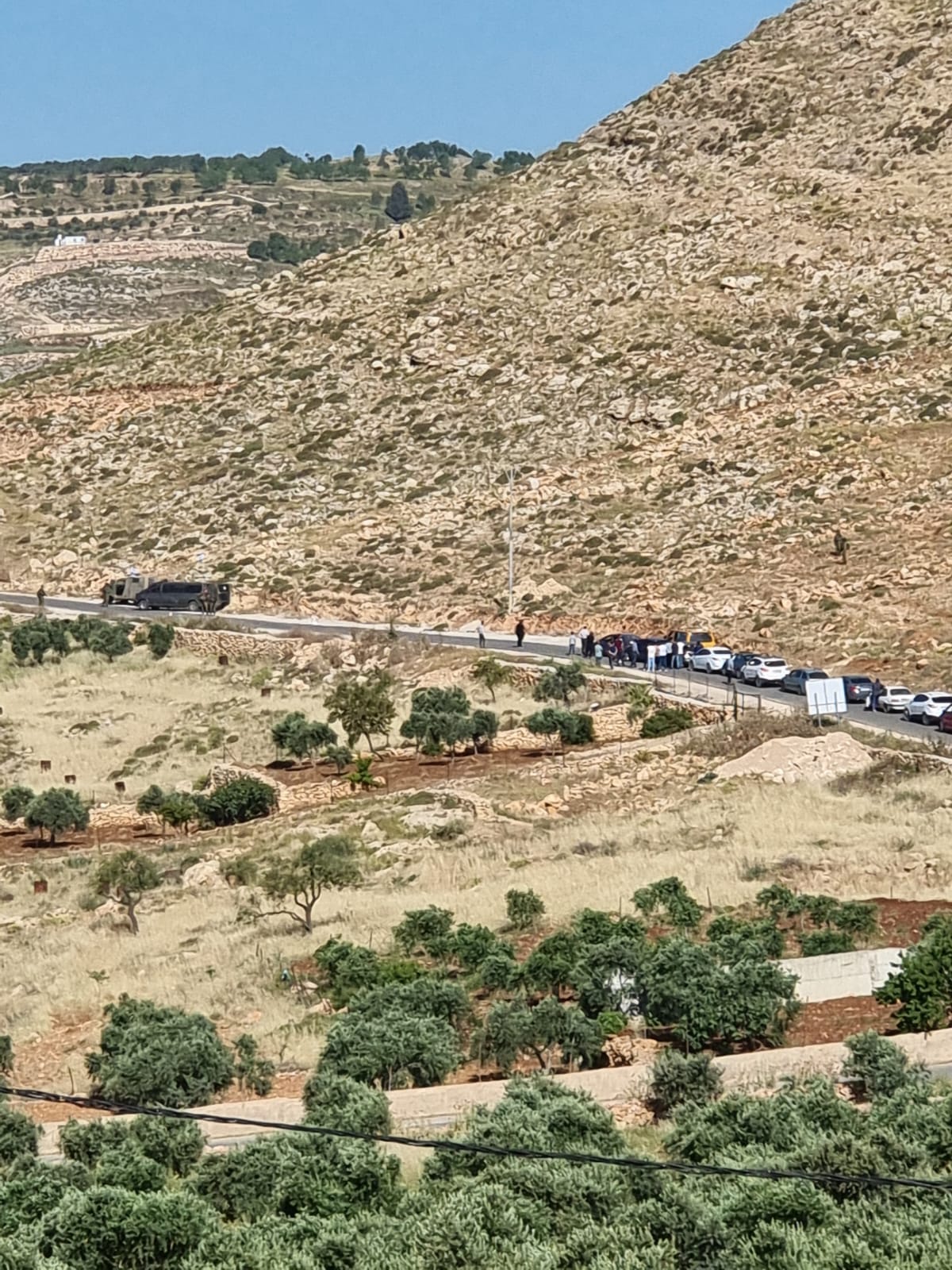 Entrées principales du village à Ramallah fermées par les forces d'occupation pour le douzième jour 
