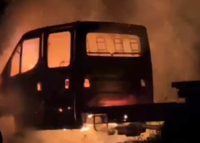 Des colons brûlent un camion près de Naplouse