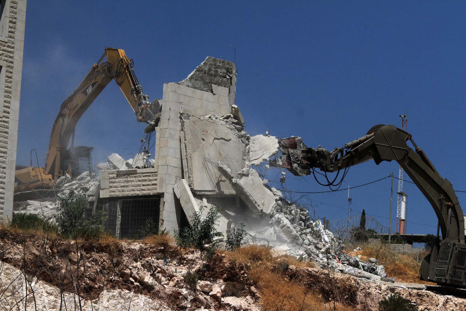 Les autorités israéliennes démolissent un bâtiment en construction à Jérusalem occupée