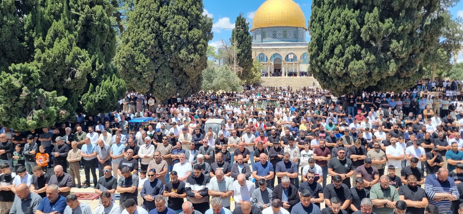 Quelque 65 000 fidèles accomplissent la prière du vendredi à la mosquée Al-Aqsa