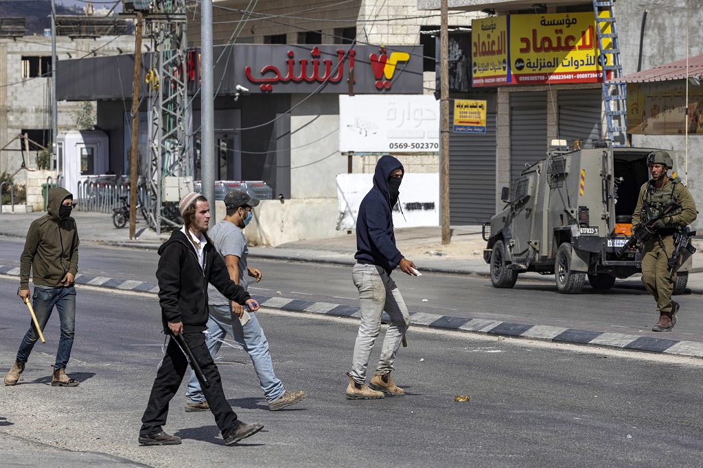 Des colons israéliens attaquent des véhicules palestiniens près de Ramallah