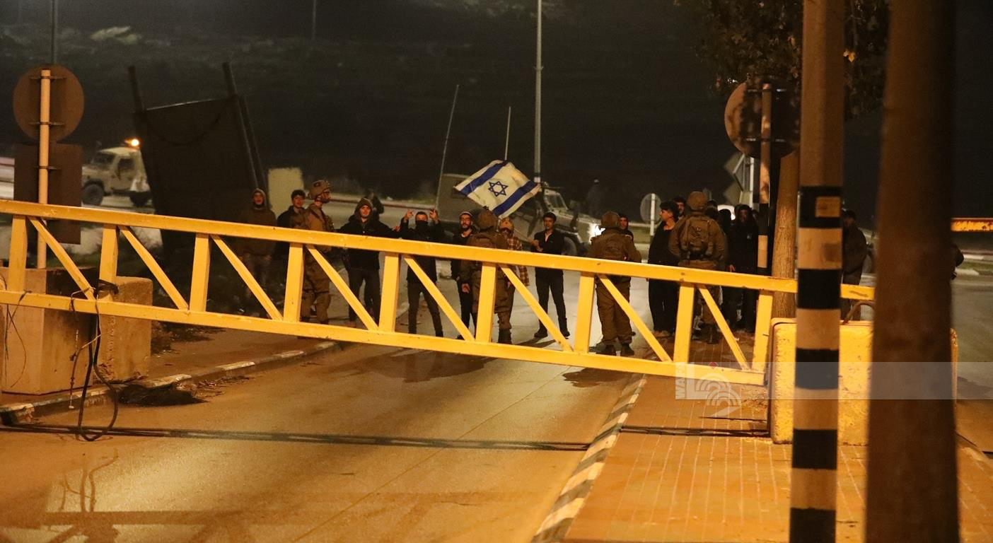 Des colons attaquent des voitures Palestiniennes,  tirent des balles  sur des maisons à Hébron