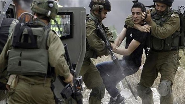 Au moins 33 Palestiniens capturés par les forces d'occupation en Cisjordanie
