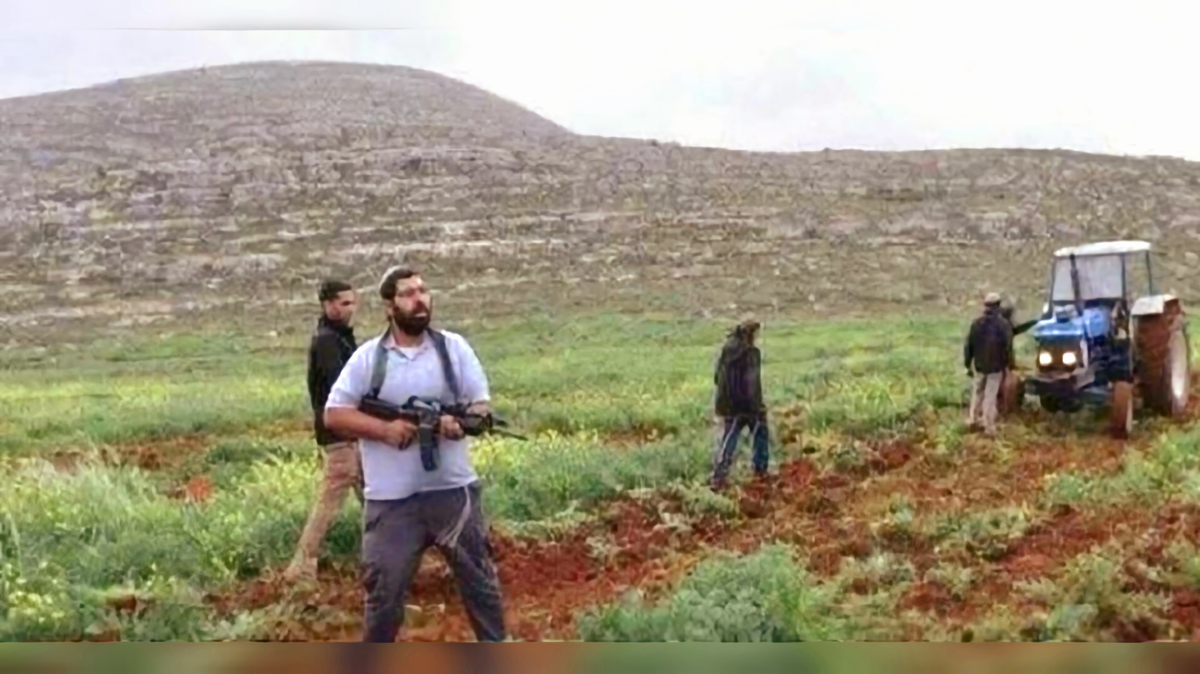 Une terre palestinienne menacée d’accaparement après qu’un colon israélien la laboure 