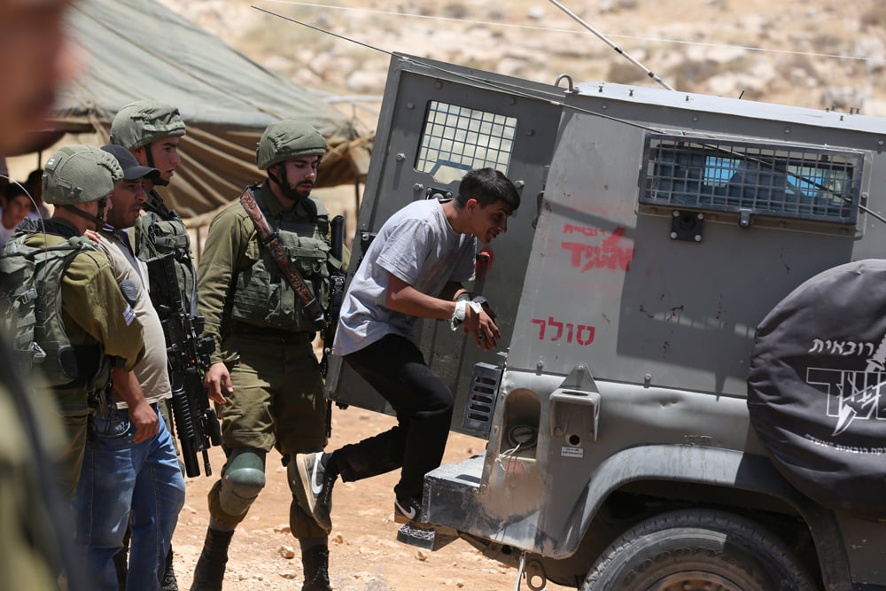 Les forces d’occupation israéliennes arrêtent 21 Palestiniens