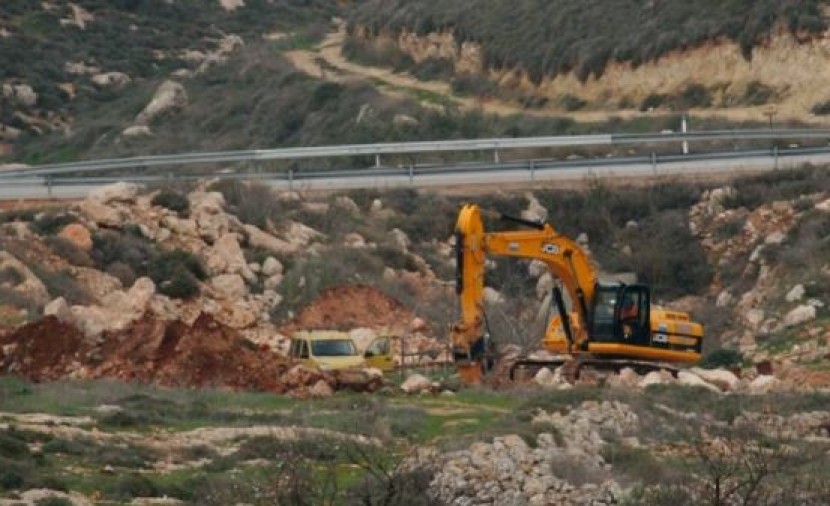 L'occupation ravage 8 dunnums de terres près de Ramallah  