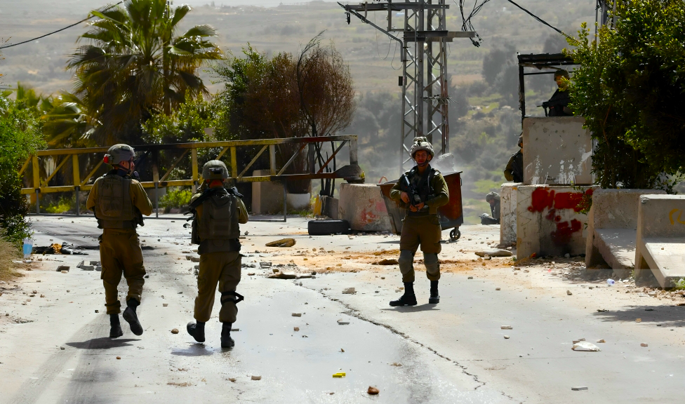 Les forces israéliennes ferment les entrées et un poste de contrôle militaire en Cisjordanie